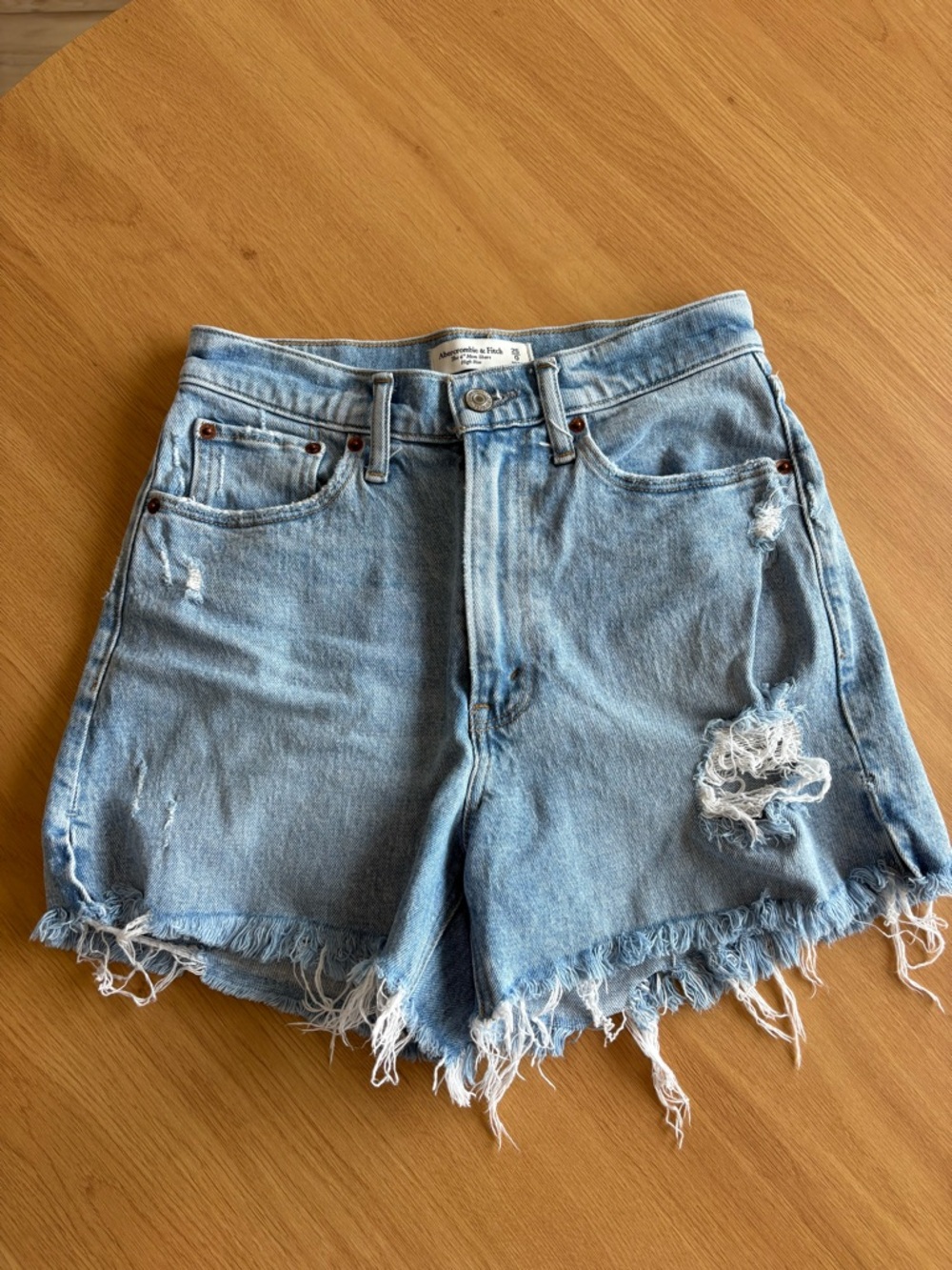 Abercrombie curve love high rise 4" mom short